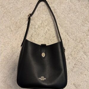 Coach Hadley shoulder Bag with Gold Hardware